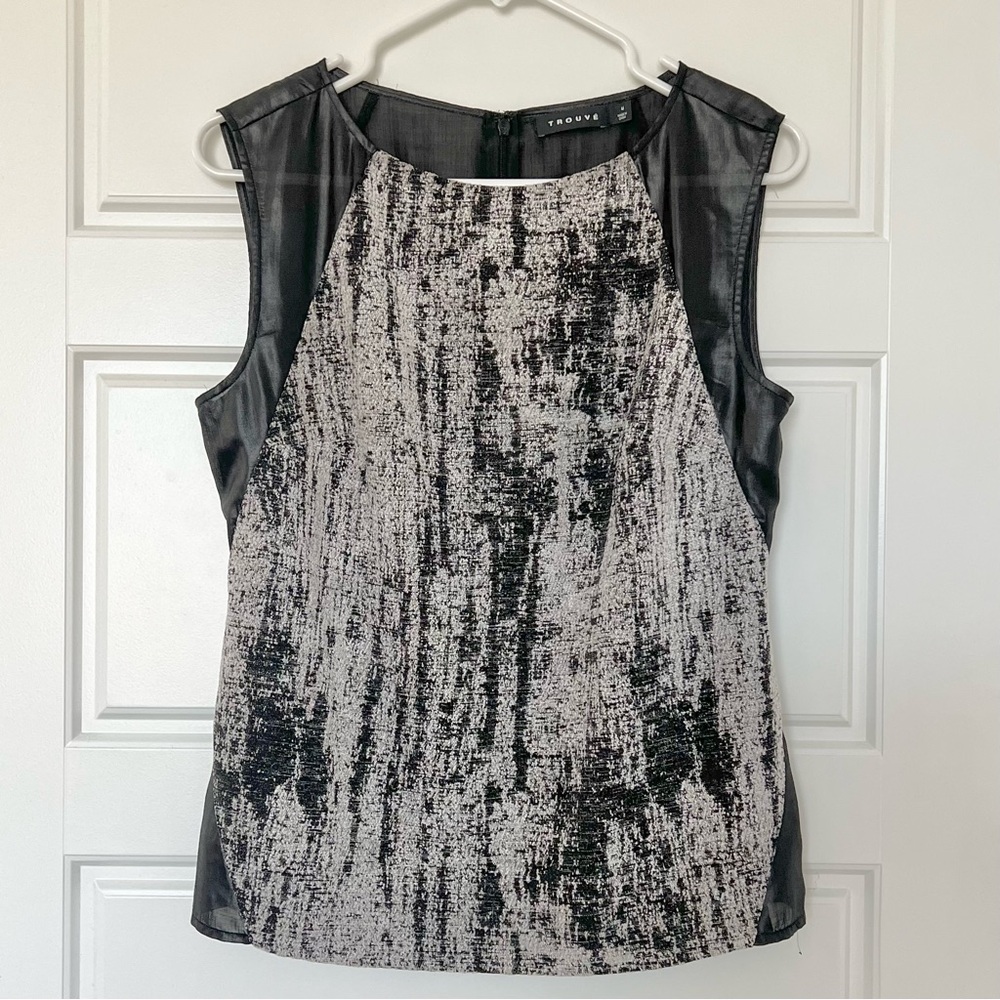 Trouvé Sleeveless Textured Black and White Blouse